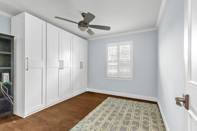 Building Photo - 6661 Woodson Dr