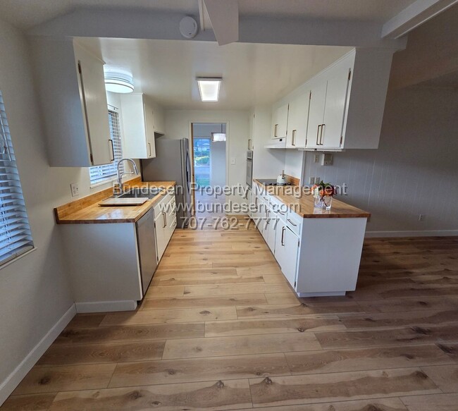 Building Photo - Beautifully updated 2015 Sq. Ft. Ranch-Style Home featuring 4BD/3BA| Brush Creek, Santa Rosa