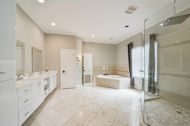 Building Photo - 9660 Fairdale Ln