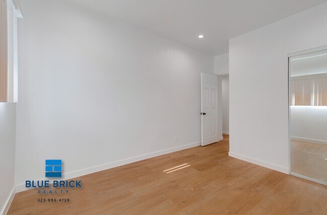 Building Photo - 5320 Corteen-18