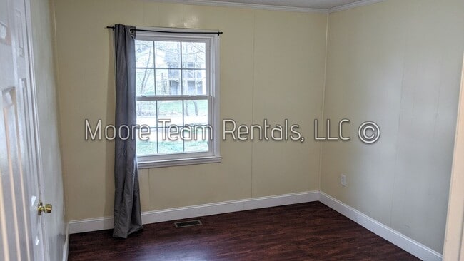 Building Photo - 3 Bed / 1 Bath House