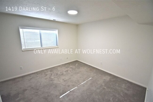 Building Photo - Stunning 3 Bed Ogden Townhome! No Deposit ...