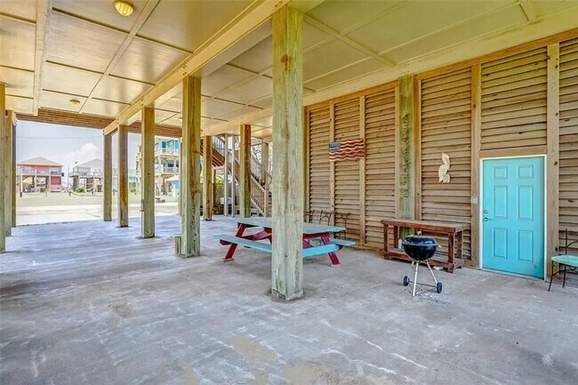 Building Photo - 820 Sandollar