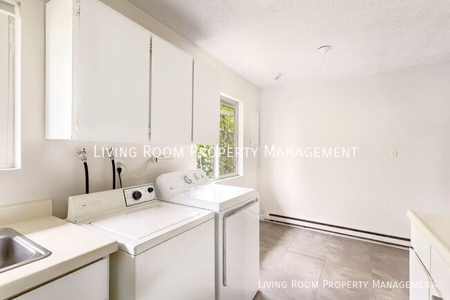 Building Photo - 6232 NE 7th Ave