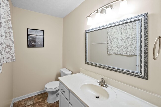 Building Photo - 214 Cumberland Cove Dr