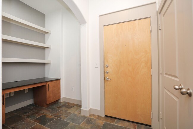 Building Photo - 1901 Post Oak Blvd