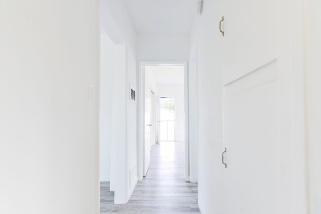 Building Photo - Ocean Avenue Duplex