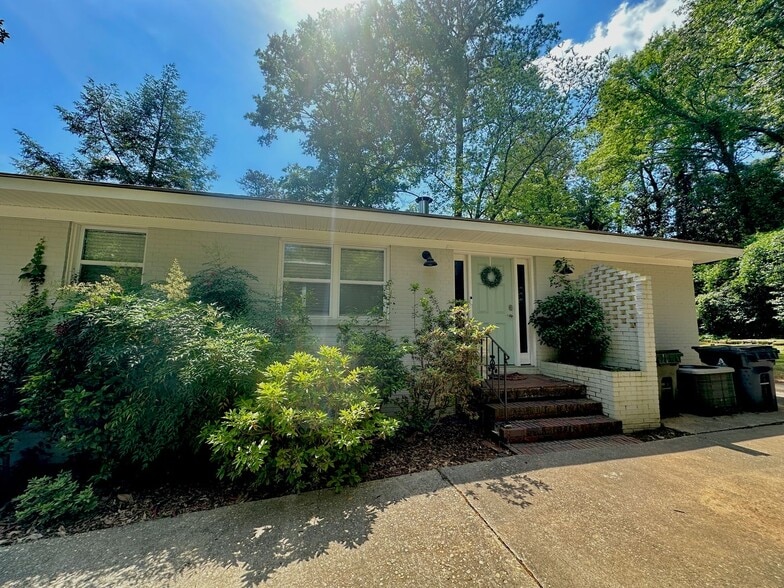 Building Photo - 560 Sherwood Dr