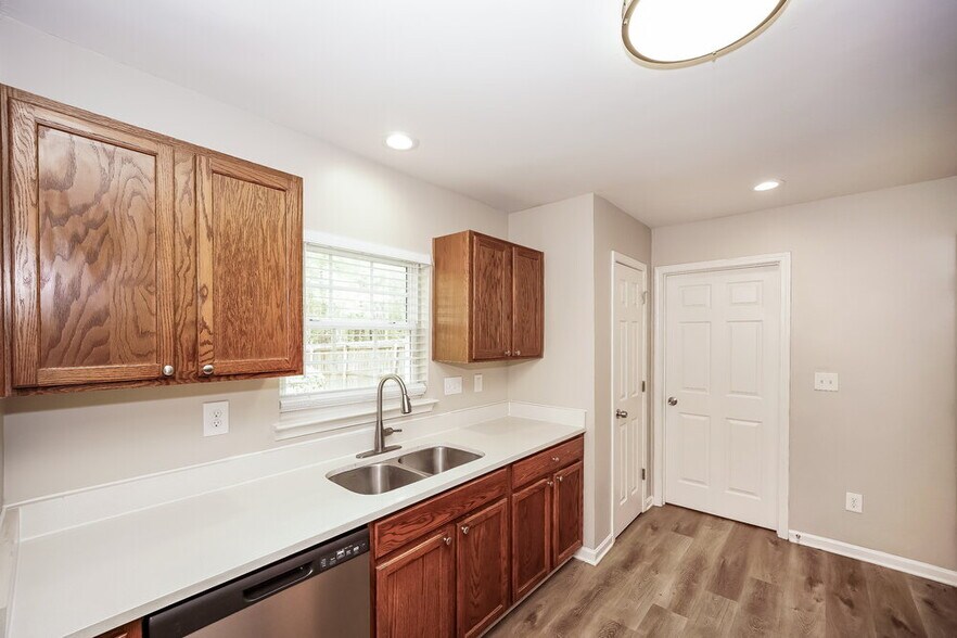 Building Photo - 127 Fairmont Cir