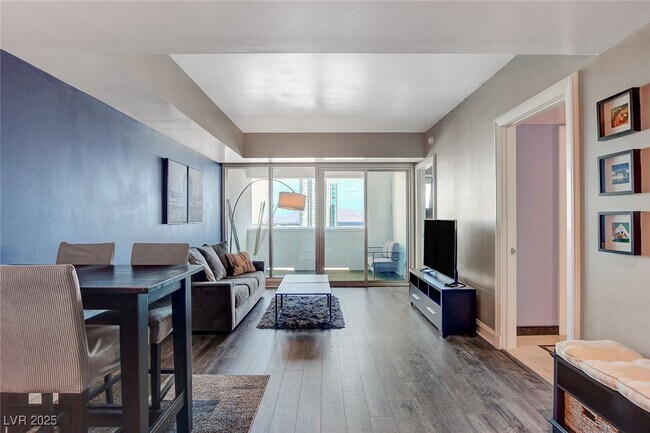 Building Photo - 2700 S Las Vegas Blvd