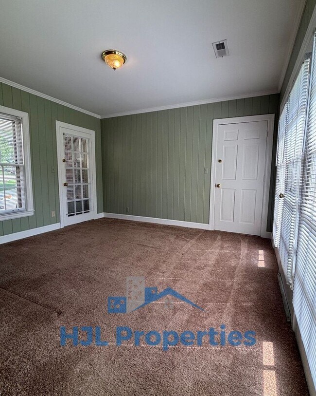 Building Photo - 131 McGavock Pk