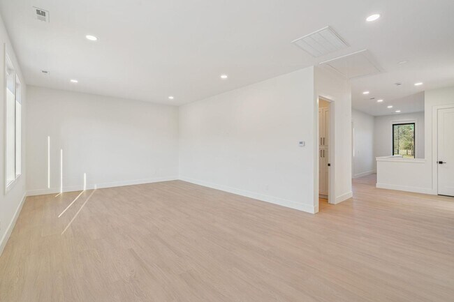 Building Photo - 7826 S Northshore Dr