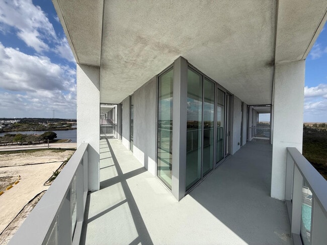 Building Photo - 2000 Metropica Wy