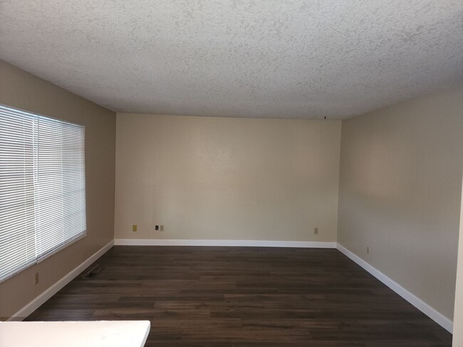 Building Photo - 3 Bedroom 2 bath with 2 car garage off of ...