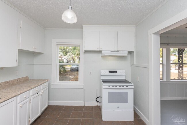 Building Photo - 1217 Poppy Ave