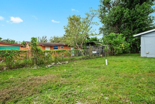 Building Photo - 10990 NW 18th Ave