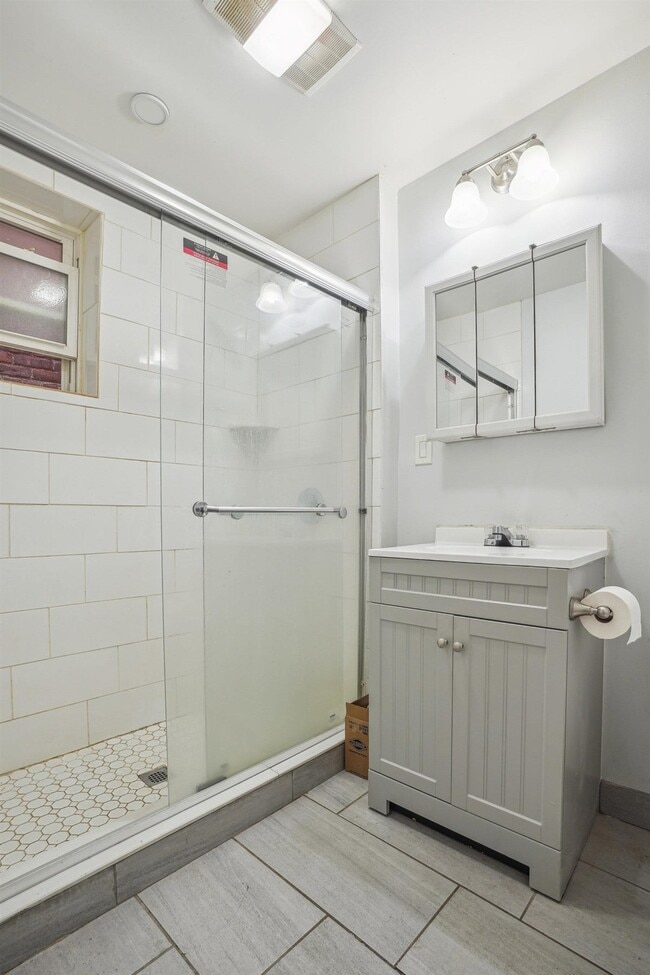 Building Photo - 93 Monticello Ave