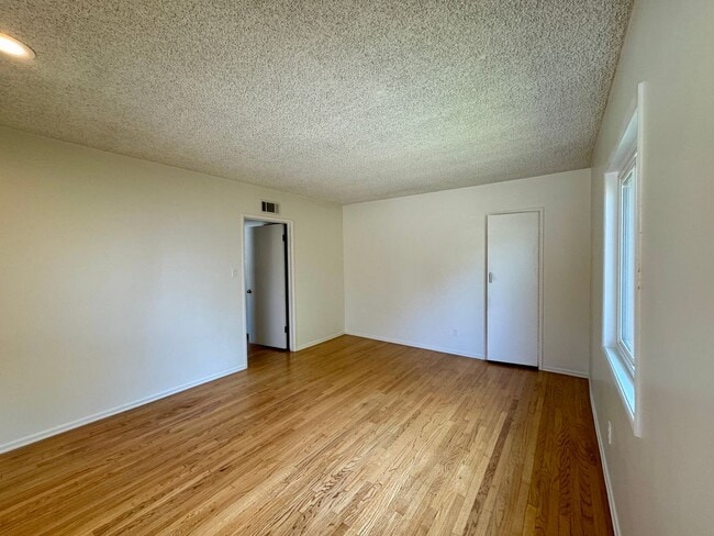 Building Photo - Charming 4-Bedroom Home on a Quiet Tree-Li...