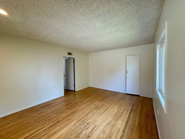 Building Photo - Charming 4-Bedroom Home on a Quiet Tree-Lined Street in Valley Glen