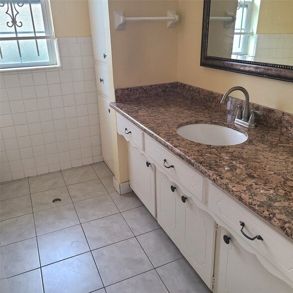 Building Photo - 1006 Walnut Bend Ln