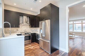Building Photo - Northern Liberties Townhome with Parking