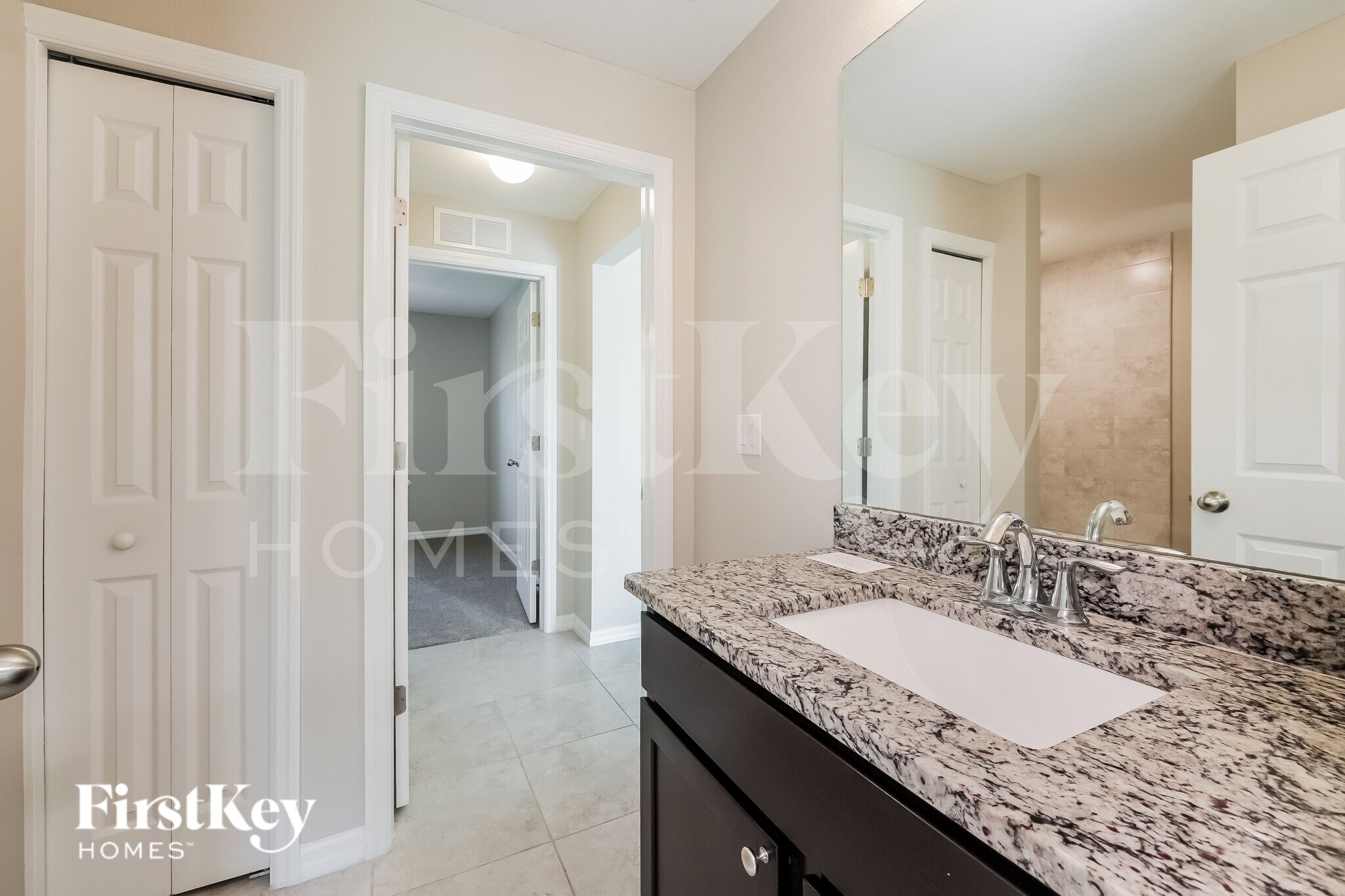 Building Photo - 2828 NW 27th Pl