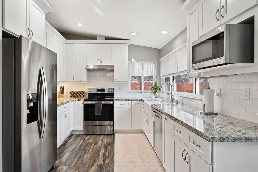 Building Photo - 1191 Los Amigos Dr