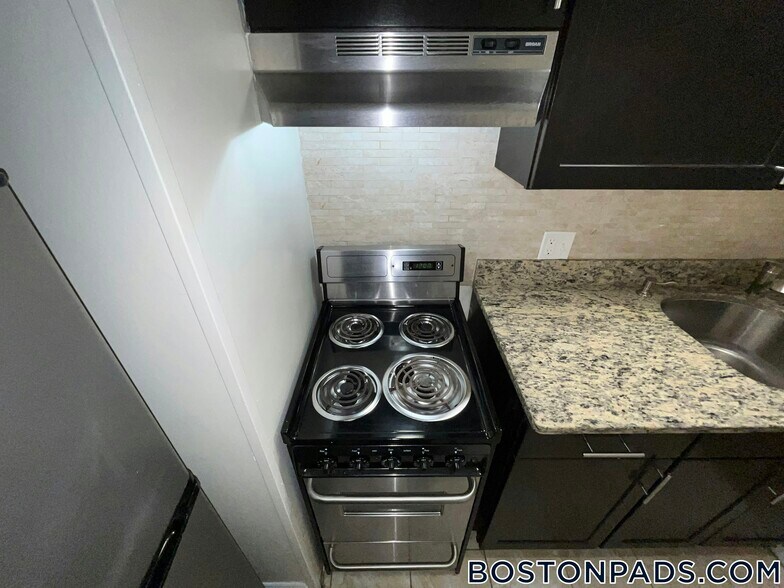 Building Photo - 62 Boylston St