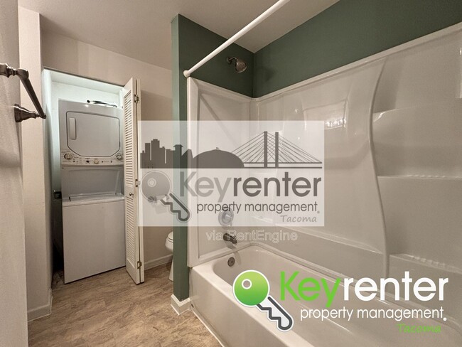 Building Photo - 323 S 30th St