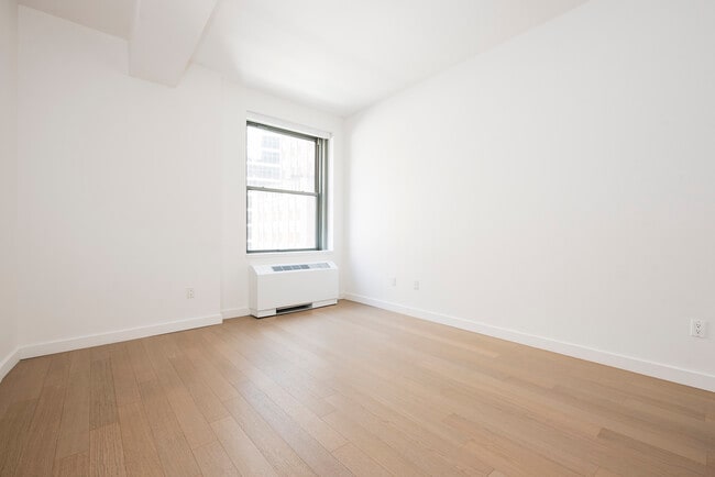 Interior Photo - 20 Exchange