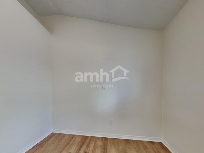 Building Photo - 1415 Compton St