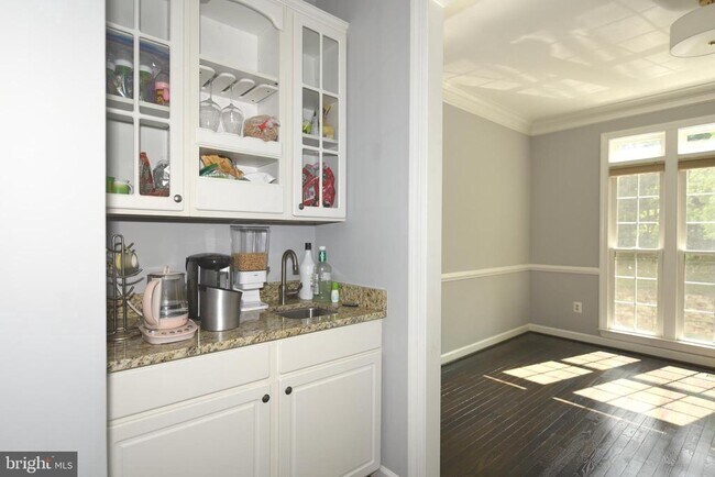 Building Photo - 556 Winding Rose Dr