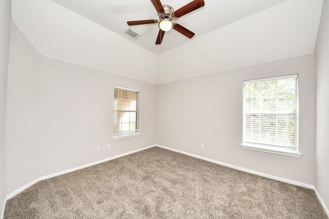 Building Photo - 4422 Roundtree Ln