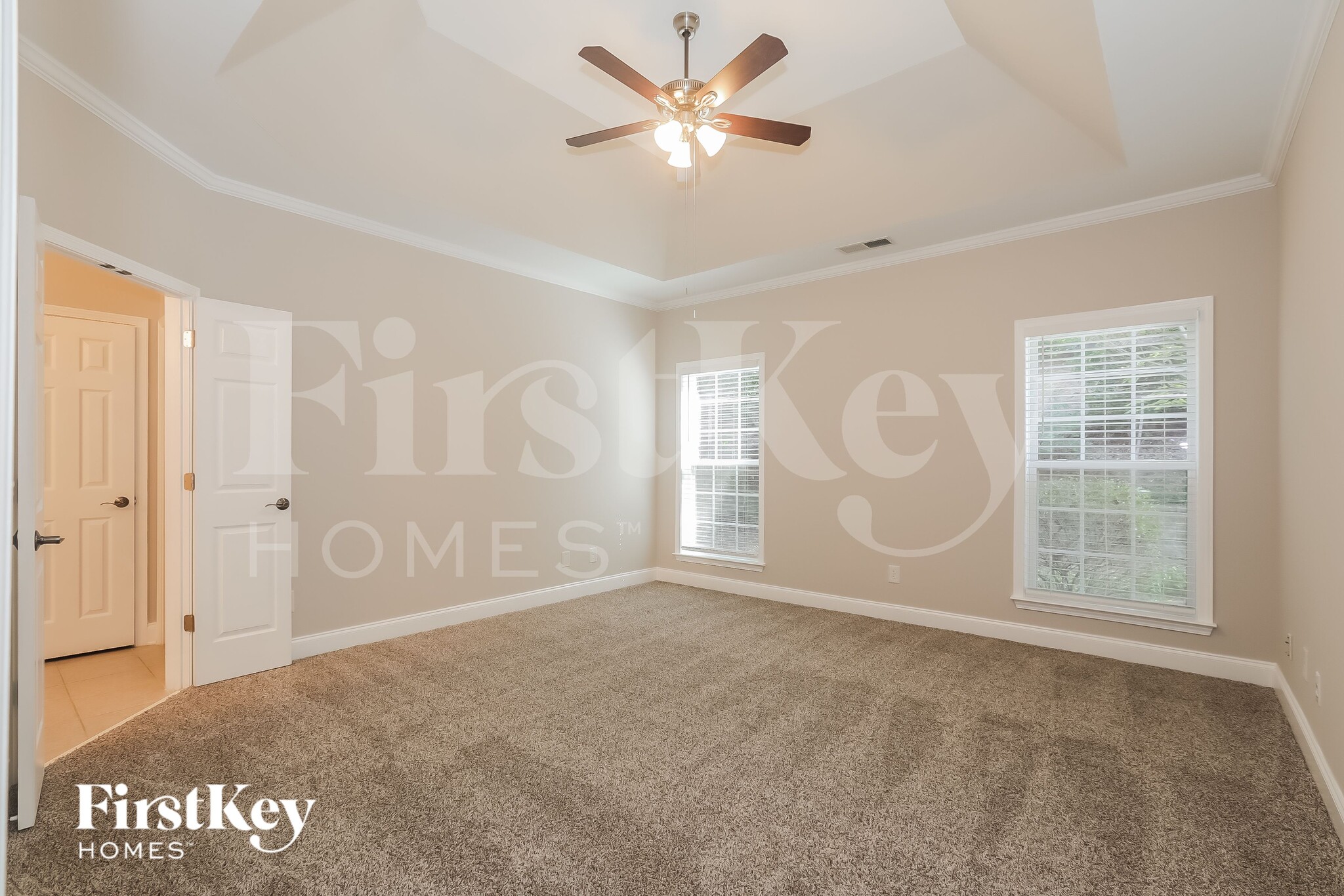 Building Photo - 495 Roland Manor Dr