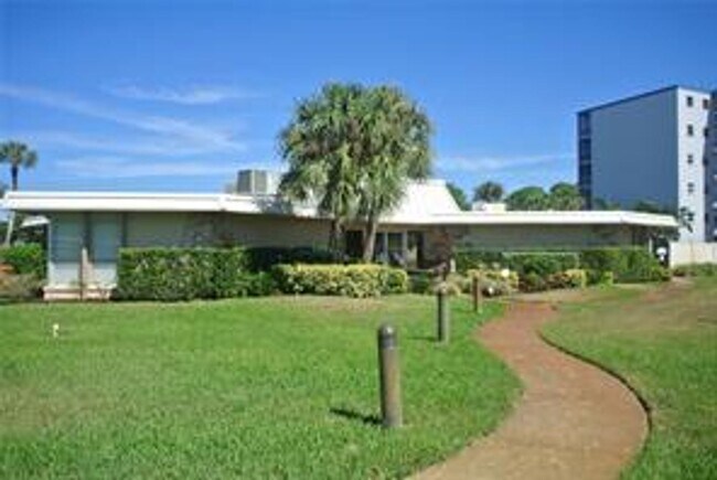 Building Photo - 4210 Ironwood Cir