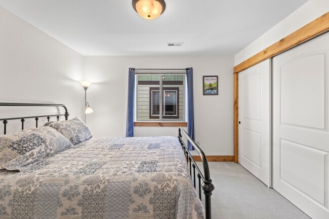 Building Photo - High End 3 Bed 2.5 Bath Home In Bozeman! N...