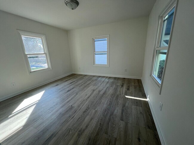 Building Photo - 2 Bedroom 2 Bathroom for Rent