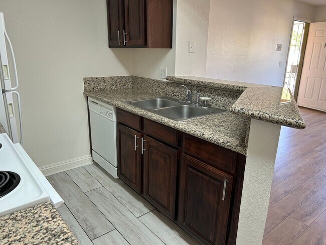 Building Photo - One bedroom condo