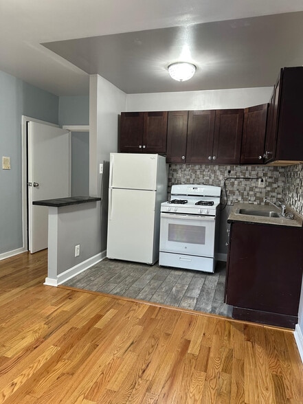 Building Photo - 5666 N Ridge Ave