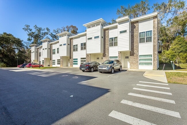 Building Photo - 2170 Capital Cir SE