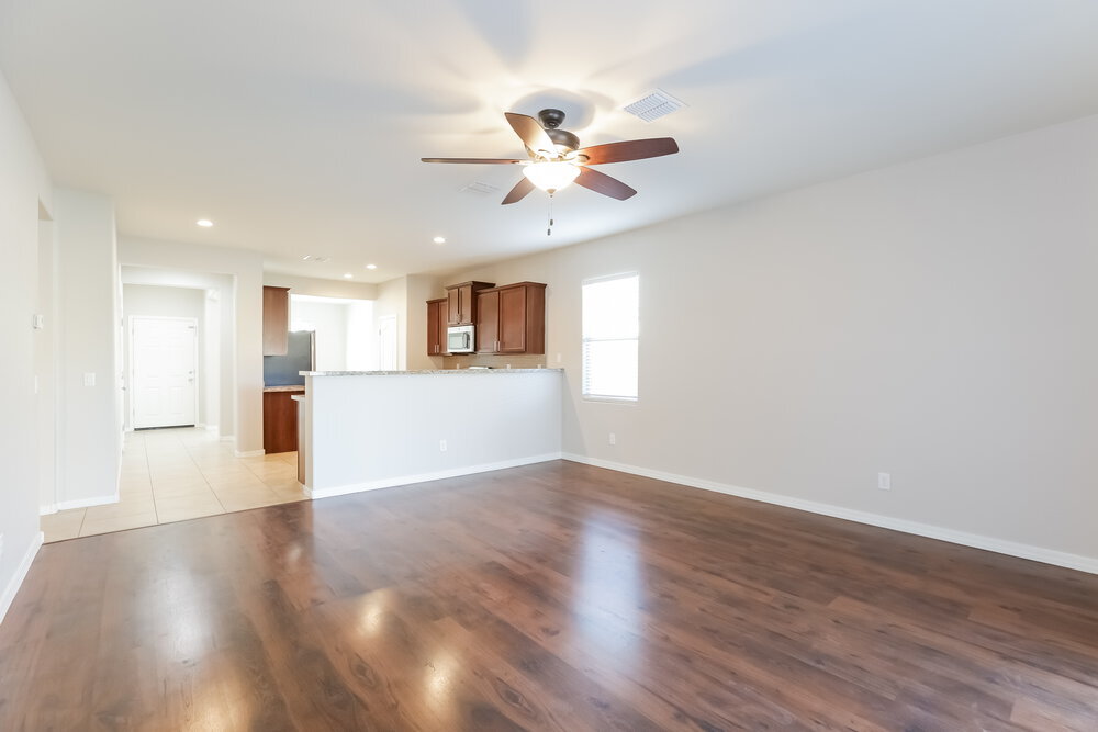 Building Photo - 24656 W Mobile Ln