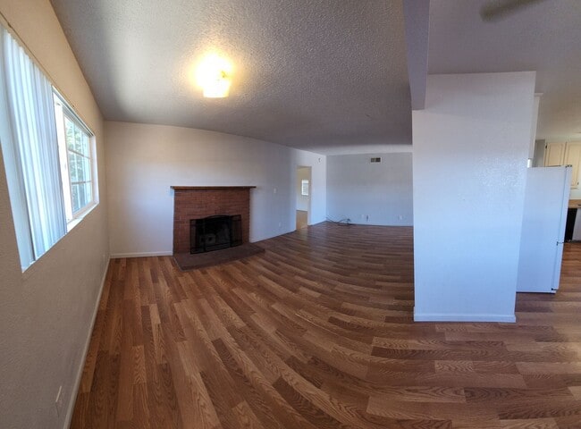 Building Photo - 4 bed 3 baths!  House ideally located close to campus, shopping, Bishop Peak