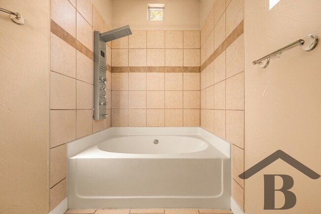 Building Photo - 1522 S Tuscany Ct