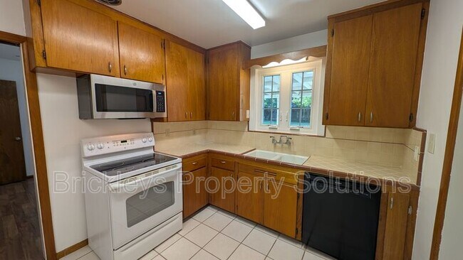 Building Photo - 1435 E Cedar St