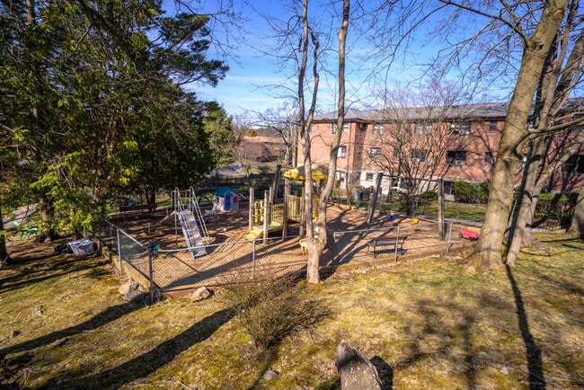 Building Photo - 154 Martling Ave