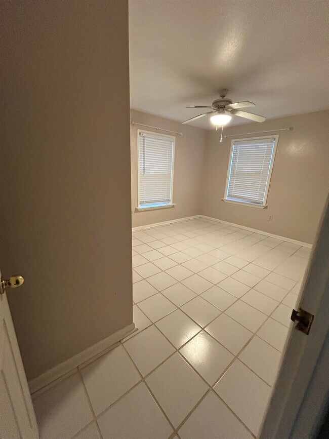 Building Photo - 7585 Skipper Ln