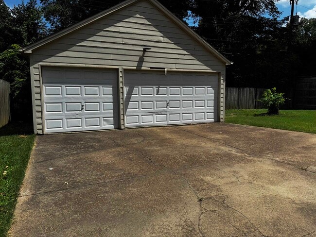 Building Photo - 3646 Walnut Grove Rd