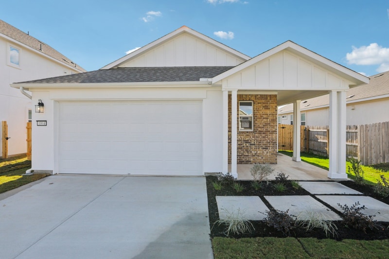 Building Photo - 1004 Yaupon Holly Dr