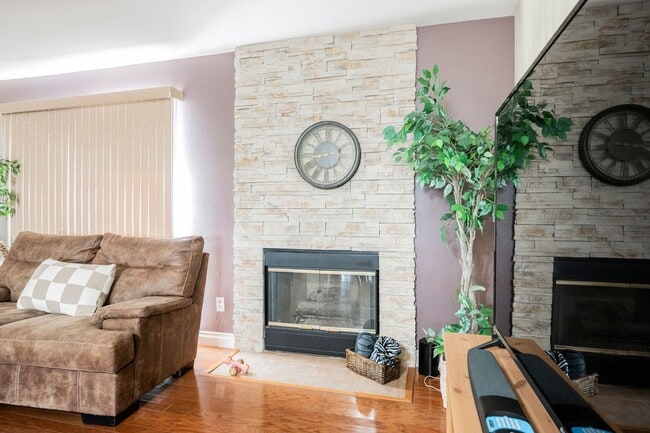 Building Photo - Summerlin - Single Story Townhome -