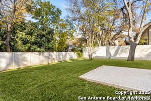 Building Photo - 417 E Hildebrand Ave